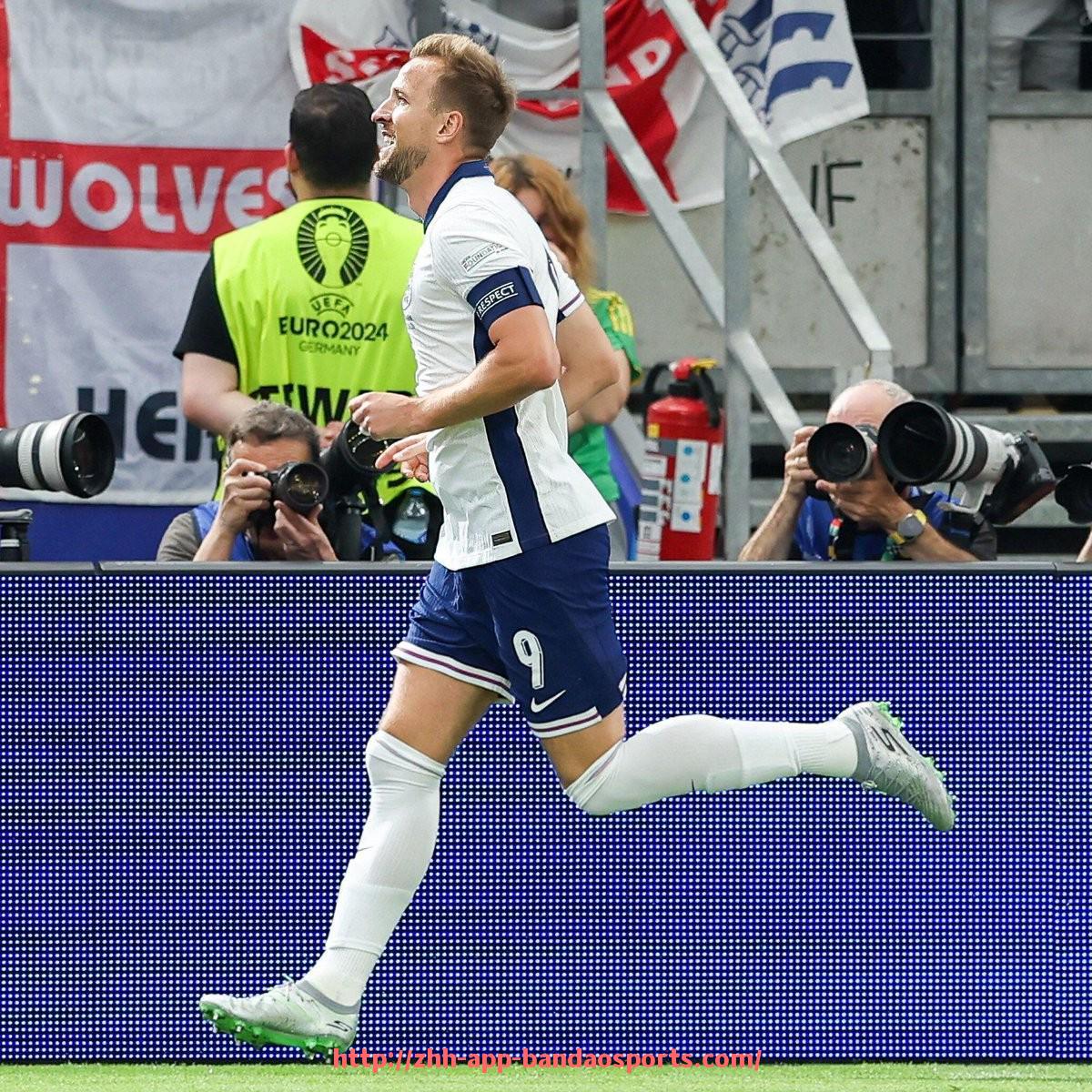 半岛体育app-英超近20年最佳球员综合评选及球迷热议结果